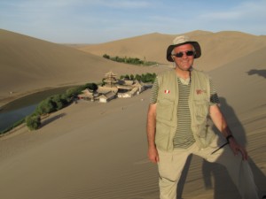 Enzo en las dunas de Dunhuang - 26 de Mayo de 2011